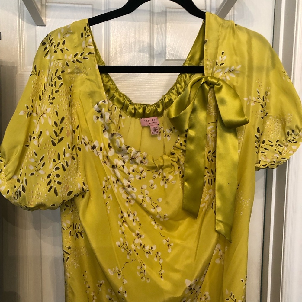 Ted Baker London Chartreuse  Floral Silk Blouse with Bow Detail. Size 3 - Picture 4 of 8
